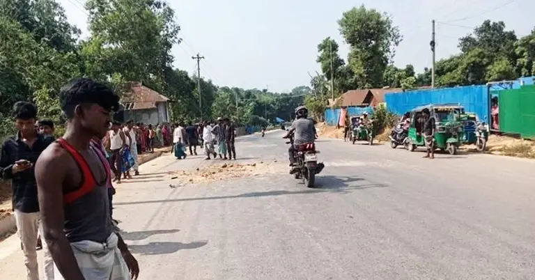 পিকআপ-সিএনজি সংঘর্ষস্থল